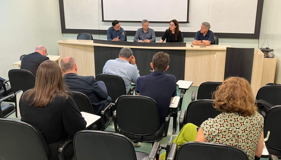 Ipem-SP realiza reunião na Unesp de Araraquara para conhecer centro de referência em combustíveis e petroquímica